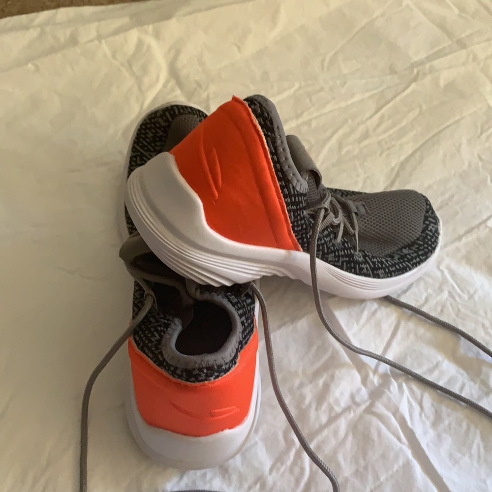 Sneakers. Lightweight. - Picture 3 of 3
